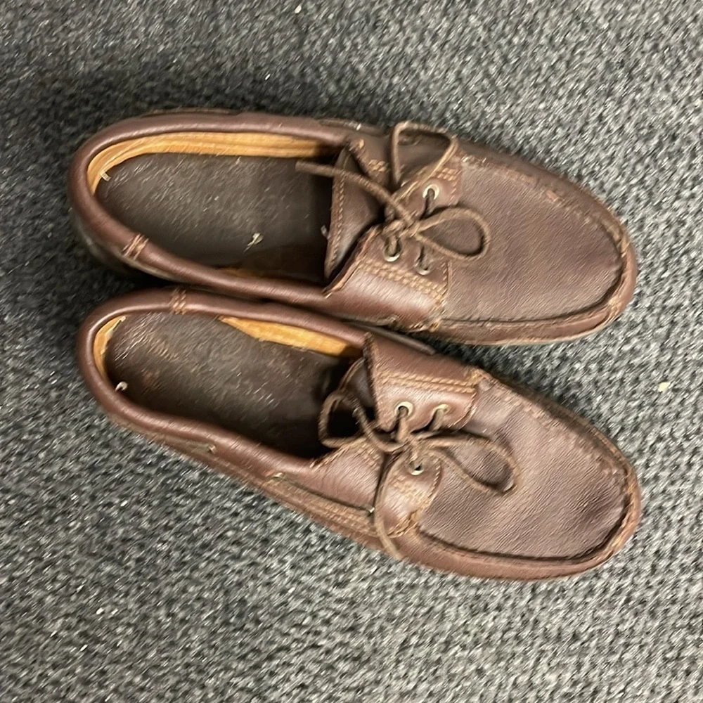 Minnetonka Mens Brown Loafers Boat Shoes Size 9.5 Leather Classic Traditional